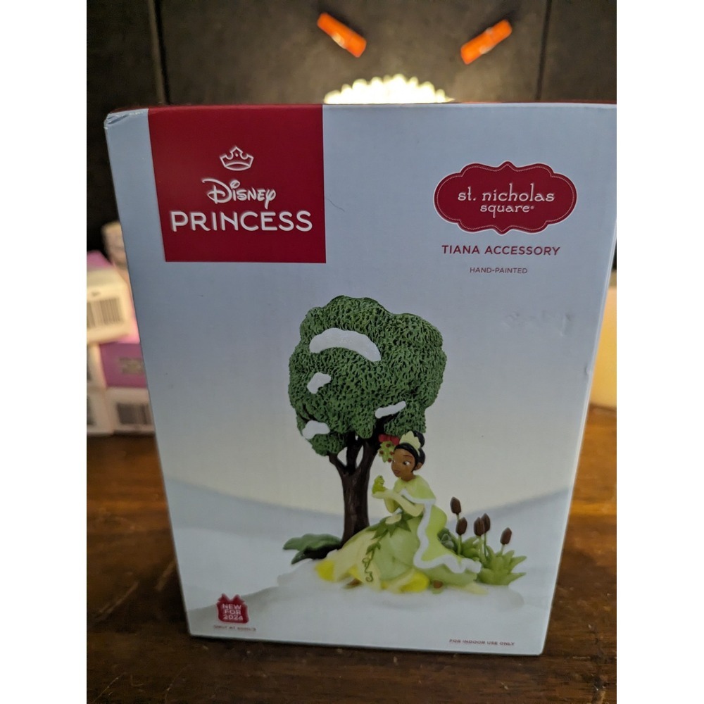 Disney St Nicholas ChrIstmas Village Princess‎ TIANA & FROG under the tree